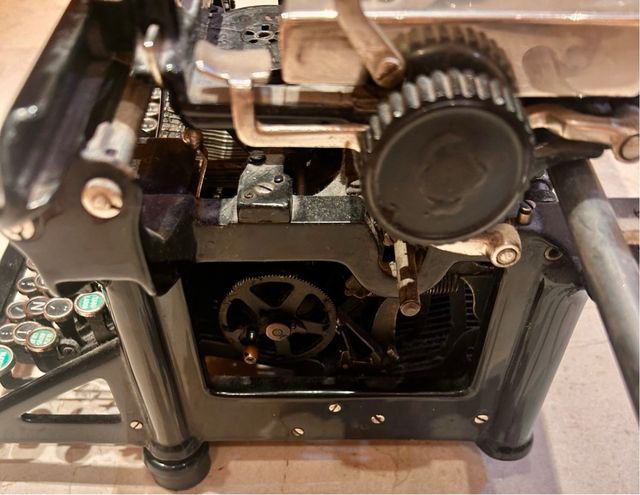 Vecchia macchina da scrivere Underwood