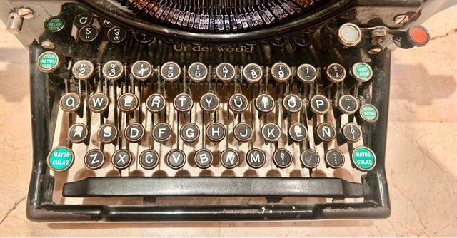 Vecchia macchina da scrivere Underwood