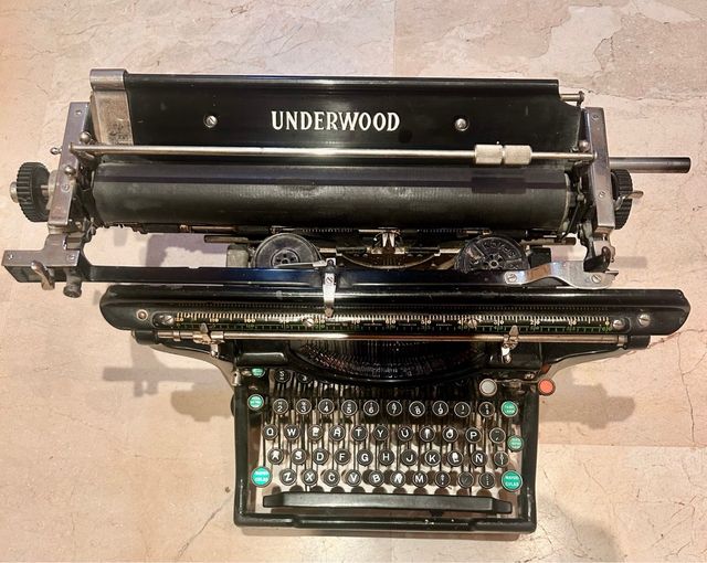 Vecchia macchina da scrivere Underwood