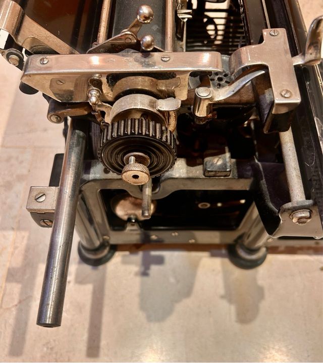 Vecchia macchina da scrivere Underwood