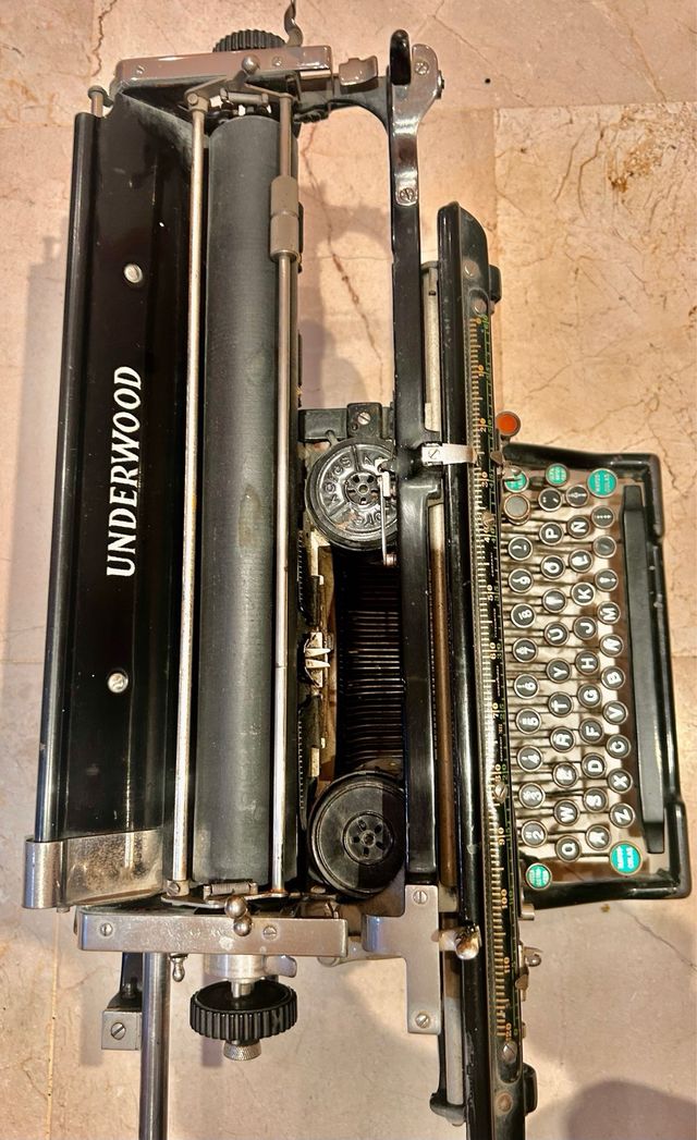 Vecchia macchina da scrivere Underwood