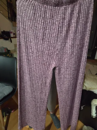 Pantalón de punto rosa y morado