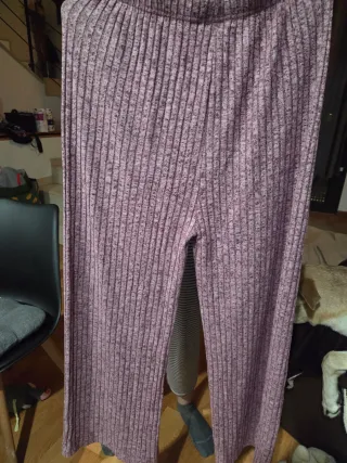 Pantalón de punto rosa y morado