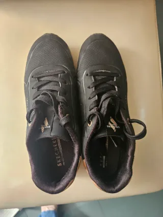 Deportivas Skechers Mujer Negro y Dorado