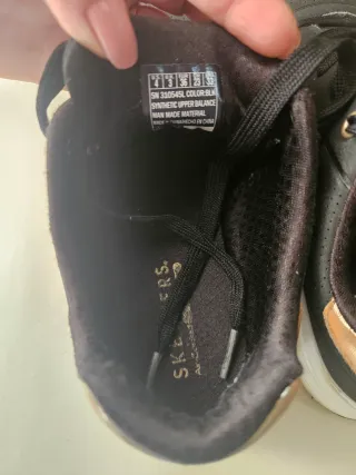 Deportivas Skechers Mujer Negro y Dorado