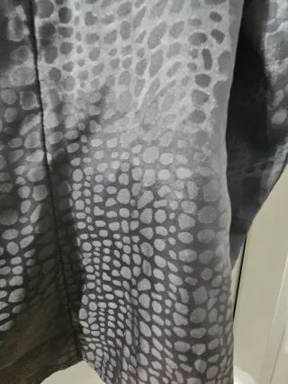 Blusa gris estampado animal print