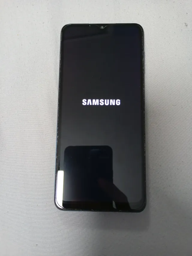 Samsung Galaxy A12 con su protector de pantalla