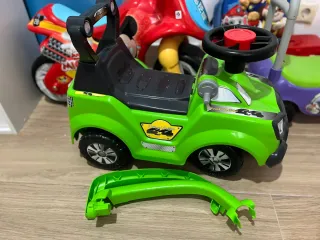 Correpasillos verde con asa