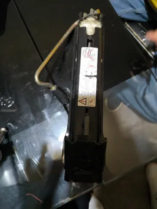 Gato elevador para coche 40 euros negociable.