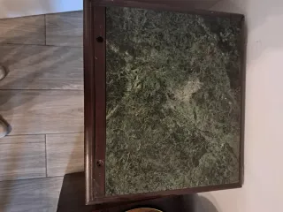 Mesilla de madera y mármol