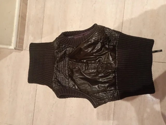 Chaleco acolchado negro ajustado