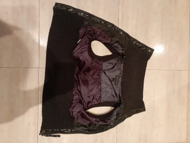 Chaleco acolchado negro ajustado