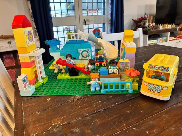 Lego Duplo Scuola Bus e Parco Giochi