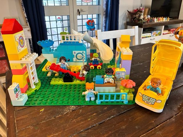 Lego Duplo Scuola Bus e Parco Giochi