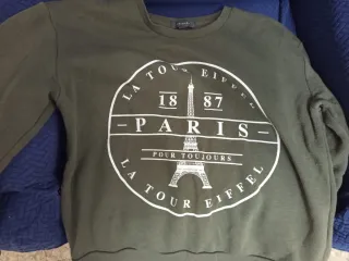 Sudadera Primark verde militar París Torre Eiffel