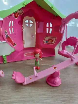 Casa de muñecas y accesorios