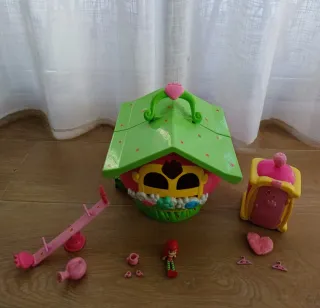 Casa de muñecas y accesorios