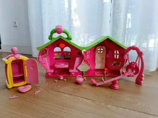 Casa de muñecas y accesorios