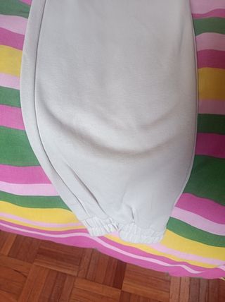 Pantalón chándal beige claro 36 Stradivarius