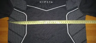 2 Camisetas térmicas Kipsta manga corta.