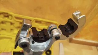 A ESTRENAR! Tenaza Hidráulica Multicapa 5 Matrices