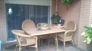 Tavolo da giardino con 4 poltrone in rattan