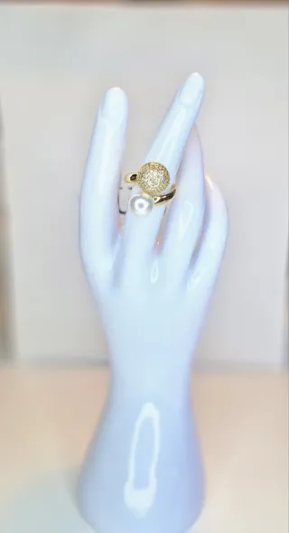 Anillo dorado con Perla y Brillantes