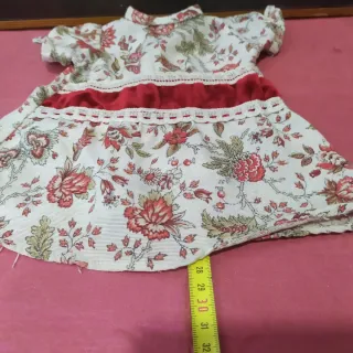 Vestido de muñeca floral con terciopelo