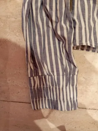 Camisa Bershka rayas azules y blancas con volantes