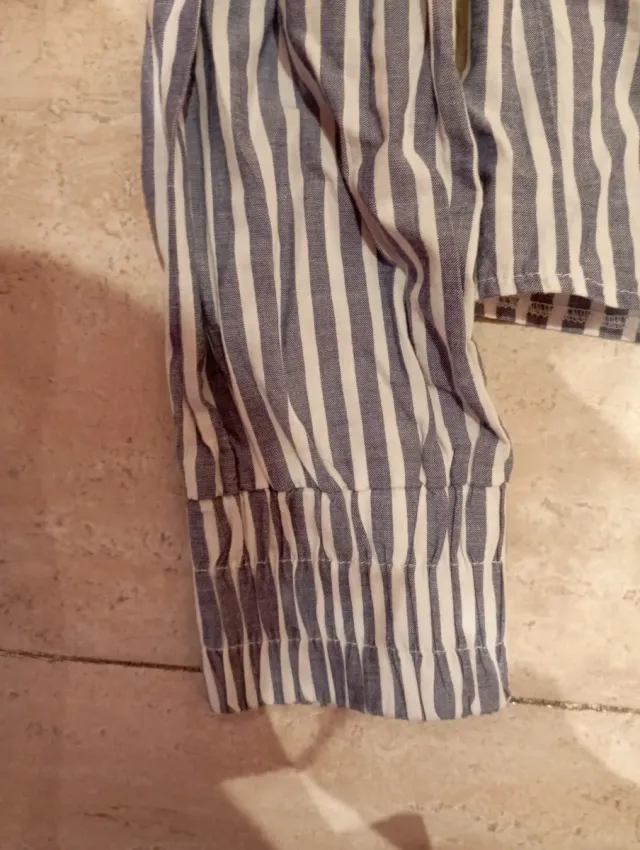 Camisa Bershka rayas azules y blancas con volantes