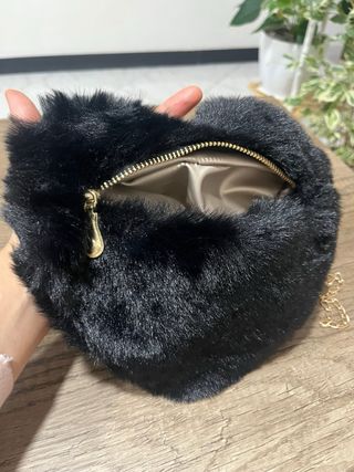 Borsetta cuore pelliccia sintetica nera