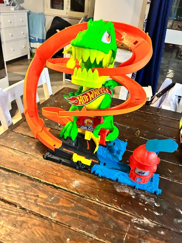 Pista Hot Wheels T-Rex