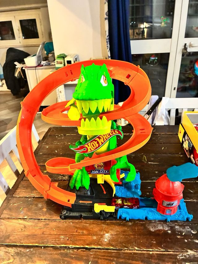 Pista Hot Wheels T-Rex