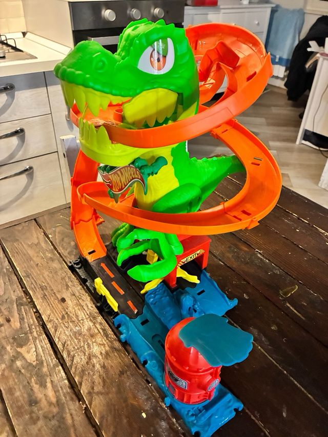 Pista Hot Wheels T-Rex