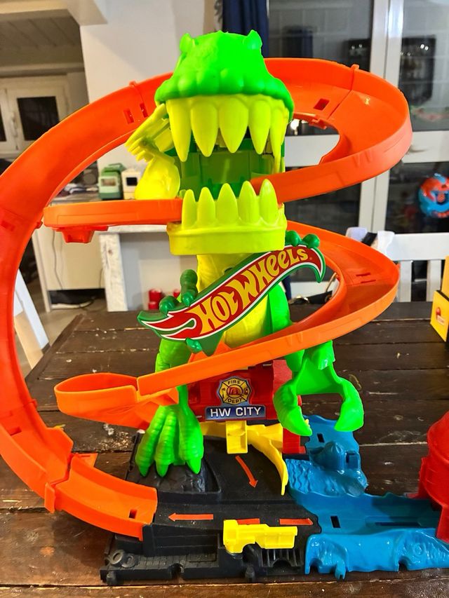 Pista Hot Wheels T-Rex