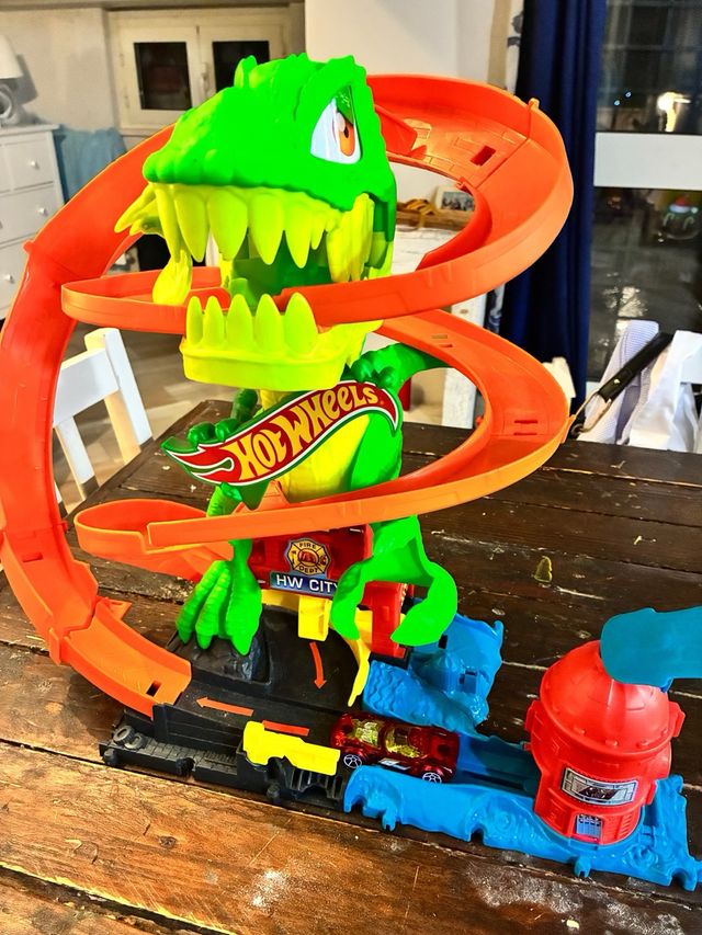 Pista Hot Wheels T-Rex