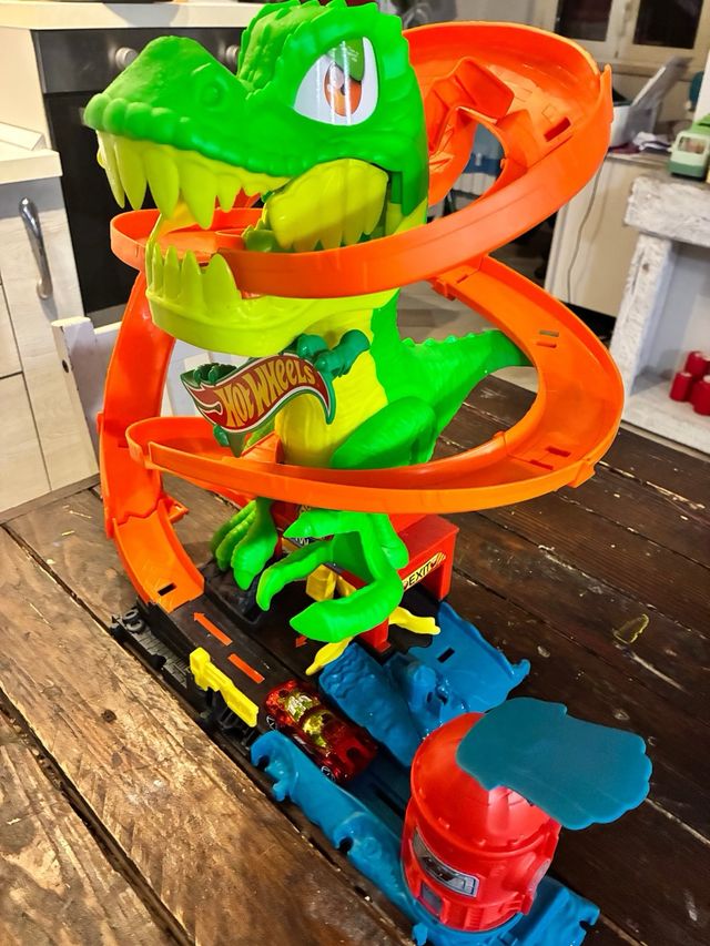 Pista Hot Wheels T-Rex