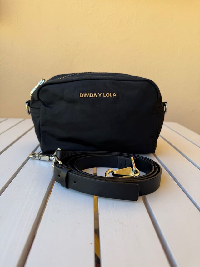 Bolso BIMBA Y LOLA negro logo en plateado