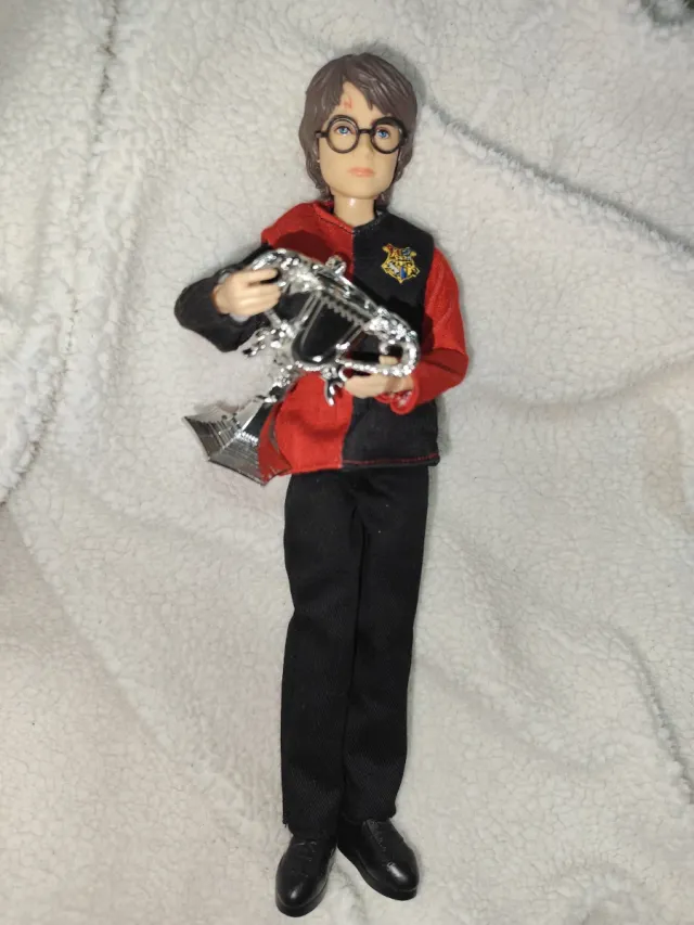Action figure Harry Potter con trofeo