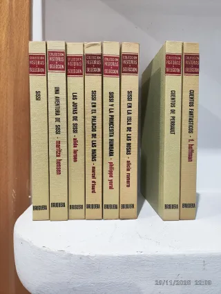 8 libros de la colección Historias y Selección.