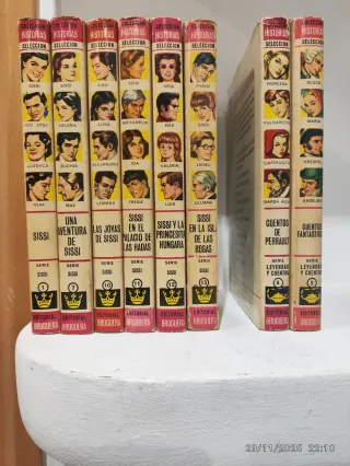 8 libros de la colección Historias y Selección.