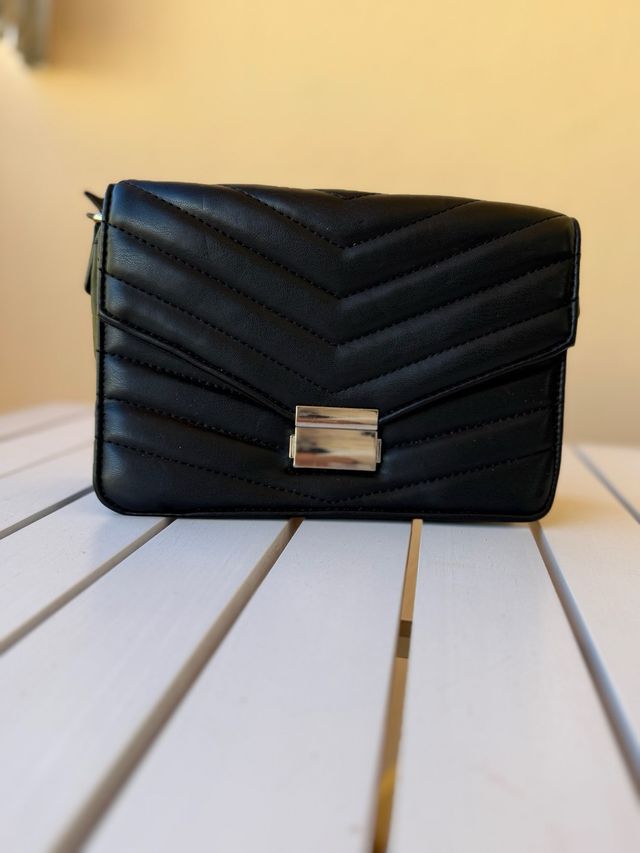 Bolso negro Stradivarius