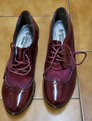 Zapatos Urbanitas Burdeos/Morado Talla 38