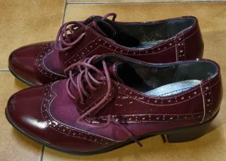 Zapatos Urbanitas Burdeos/Morado Talla 38