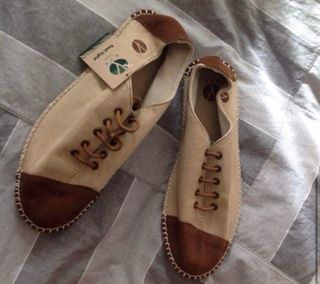 Zapatos casuales beige y marrón talla 42