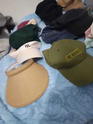 Gran Lote de Gorras Variadas