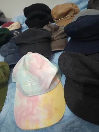 Gran Lote de Gorras Variadas