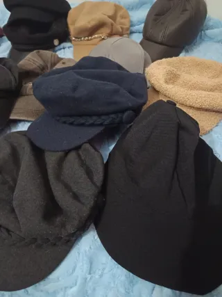 Gran Lote de Gorras Variadas