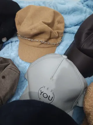 Gran Lote de Gorras Variadas