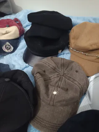 Gran Lote de Gorras Variadas